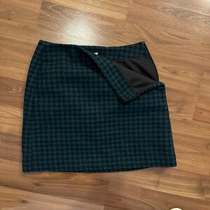 Ann Taylor Loft- Green and Black Houndstooth Skirt